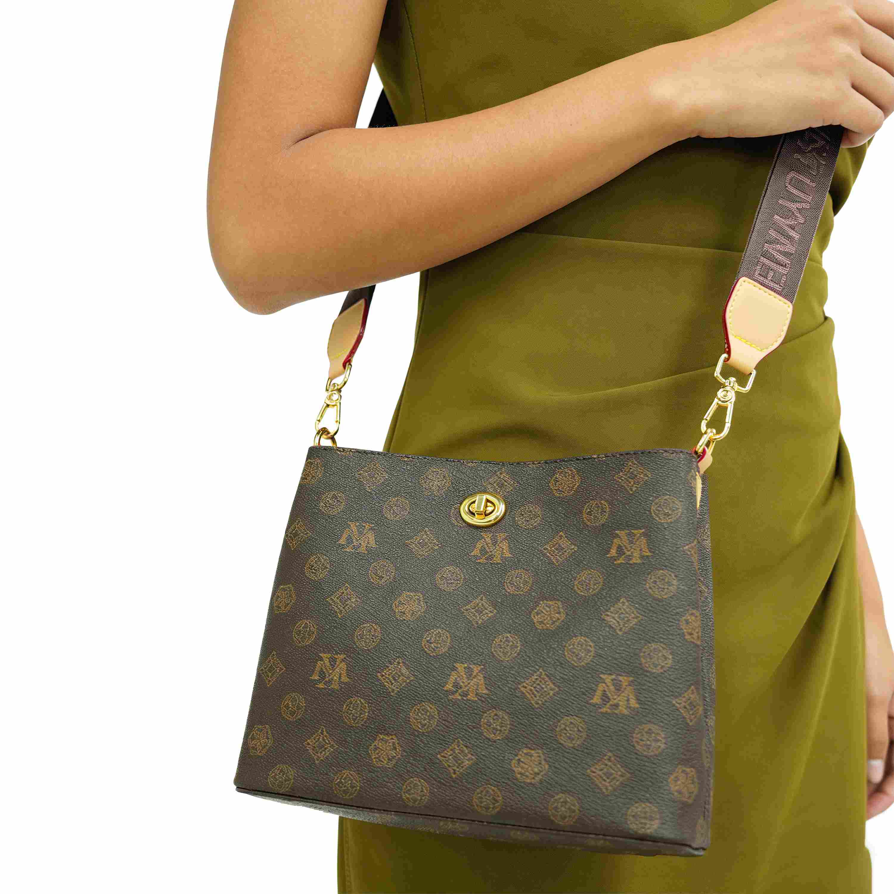 Large capacity bucket bag